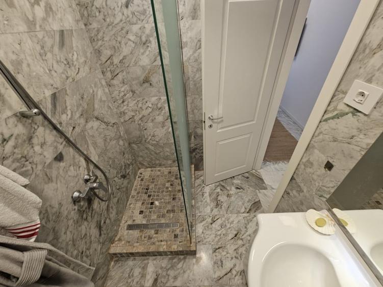 Apartament cu 3 camere decomandat, mobilat în Exterior Nord