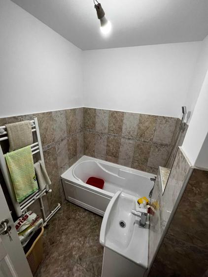 Apartament cu 3 camere decomandat în Dărmănești