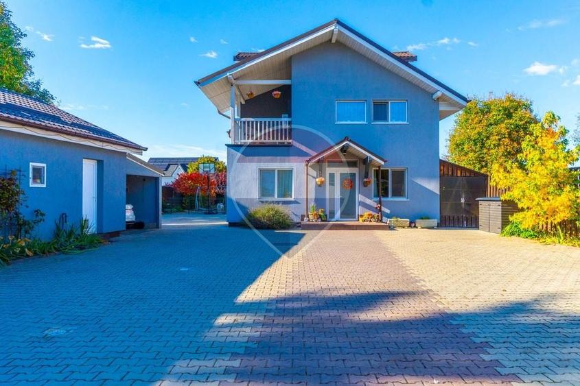 Casă individuală cu 7 camere cu Teren 1106 Mp în Stupini