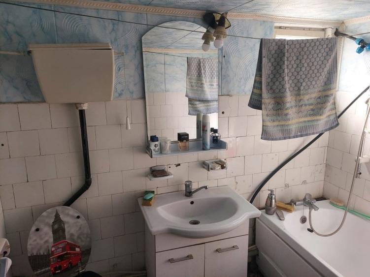 Casă individuală cu 7 camere cu Teren 777 Mp în Sud