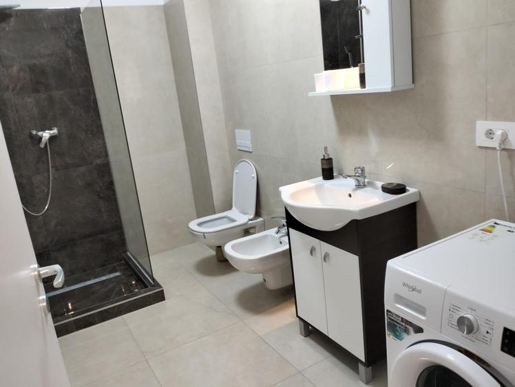 Apartament cu 2 camere decomandat în Micro 17