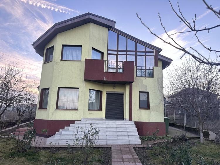 Casă individuală cu 4 camere cu Canalizare în Brănești