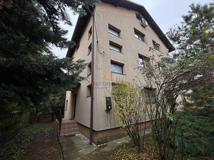 Apartament cu 3 camere decomandat, mobilat în Berceni