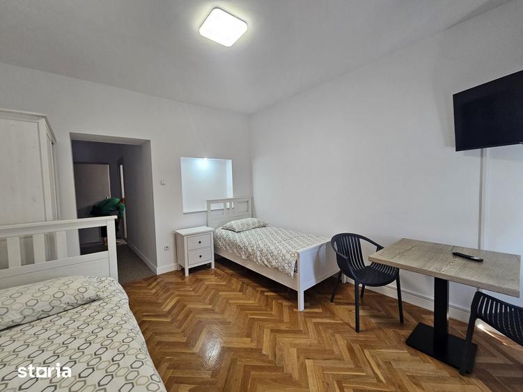 Casă cu 6 camere cu Teren 450 Mp în Central