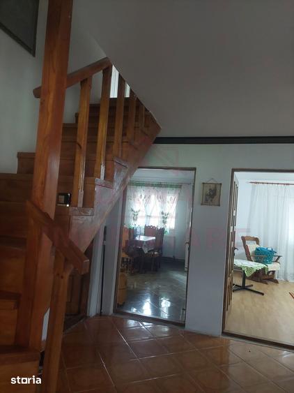 Casă cu 5 camere cu Teren 1100 Mp în Zăvoi