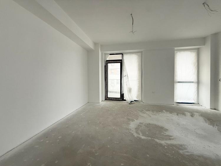 Apartament cu 3 camere semidecomandat în Inel II