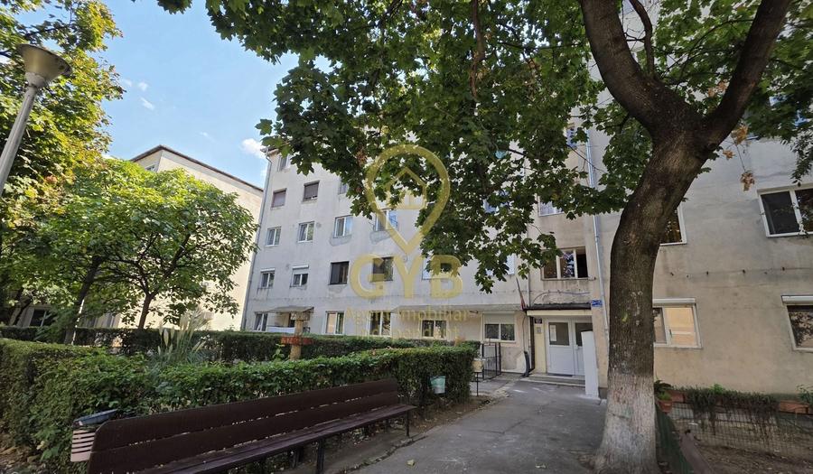 Garsonieră decomandată în Rogerius