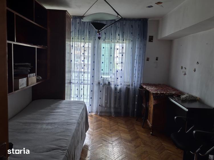Apartament cu 3 camere decomandat în Centrul Civic