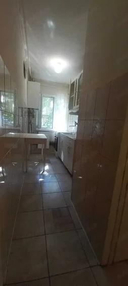Apartament cu 3 camere semidecomandat în Dacia