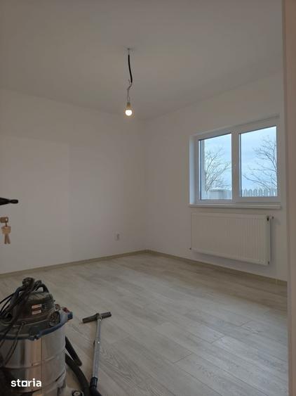 Casă cu 4 camere cu Teren 350 Mp în Joița