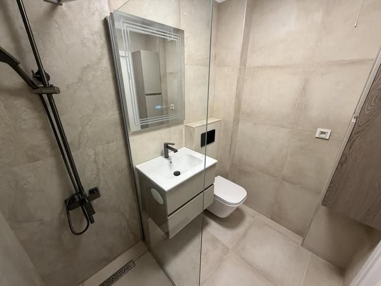 Apartament cu 3 camere semidecomandat în Floreasca