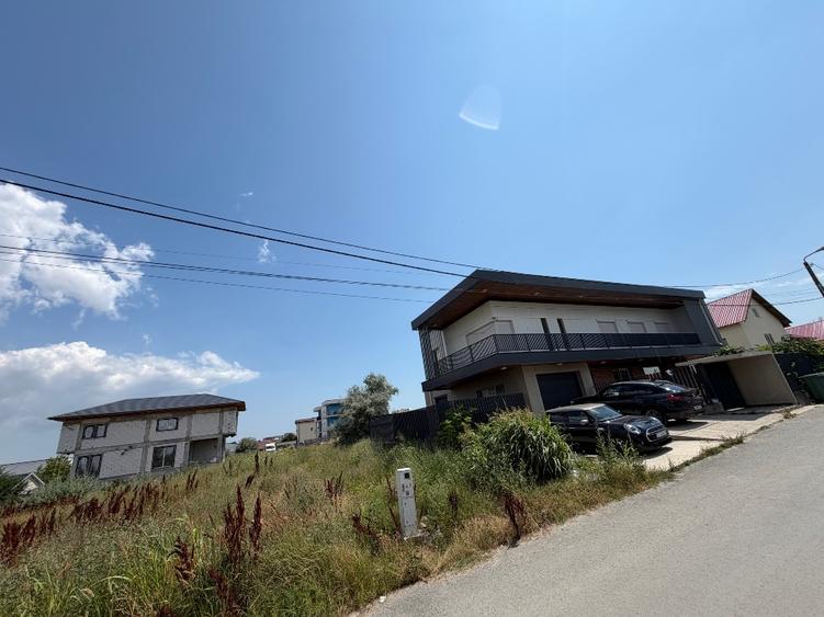 Teren Construcții intravilan de 301 mp, în Nord