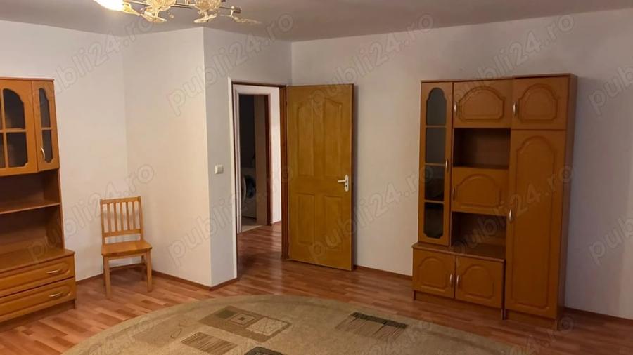 Apartament cu 4 camere semidecomandat în Vișan