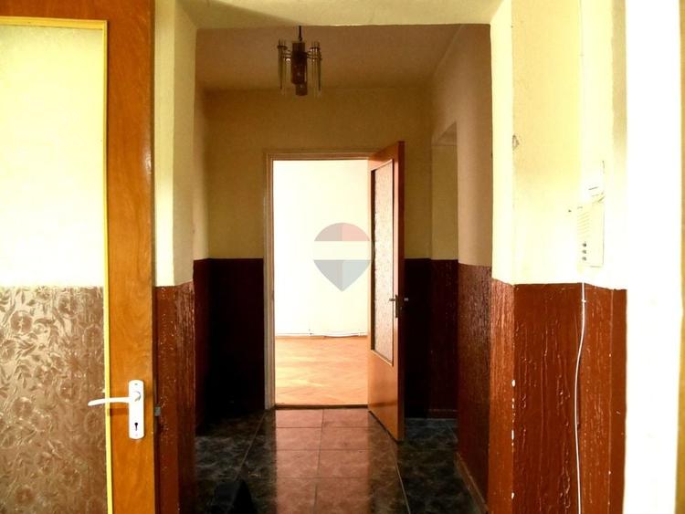 Apartament cu 4 camere decomandat în Central