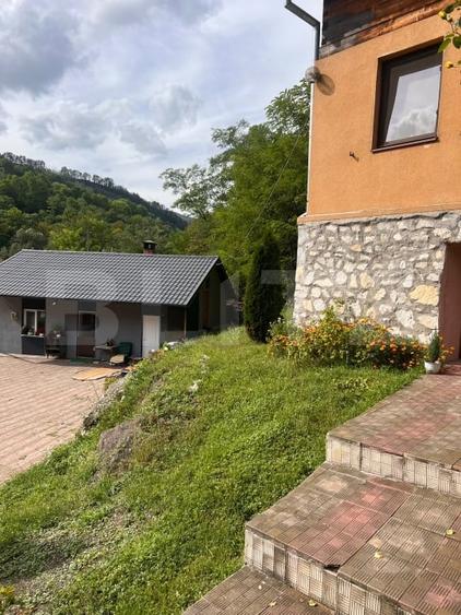 Casă individuală cu 4 camere cu Teren 1809 Mp în Buru