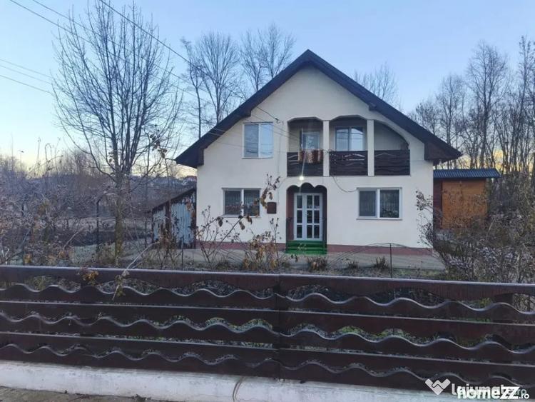 Casă cu 5 camere cu Teren 1000 Mp în Grămești