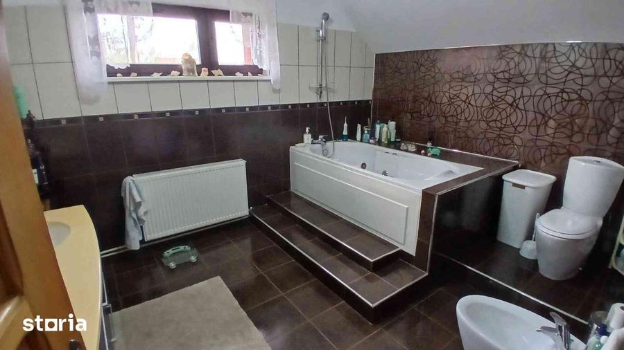 Casă cu 7 camere cu Teren 700 Mp în Caransebeș
