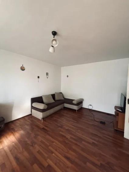 Apartament cu 2 camere decomandat în Lacul Tei