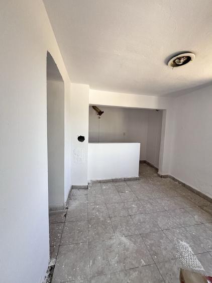 Casă cu 3 camere semidecomandat în Cuvin
