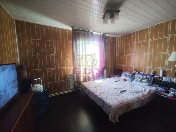 Casă individuală cu 5 camere cu Teren 293 Mp în Șimnicu de Jos