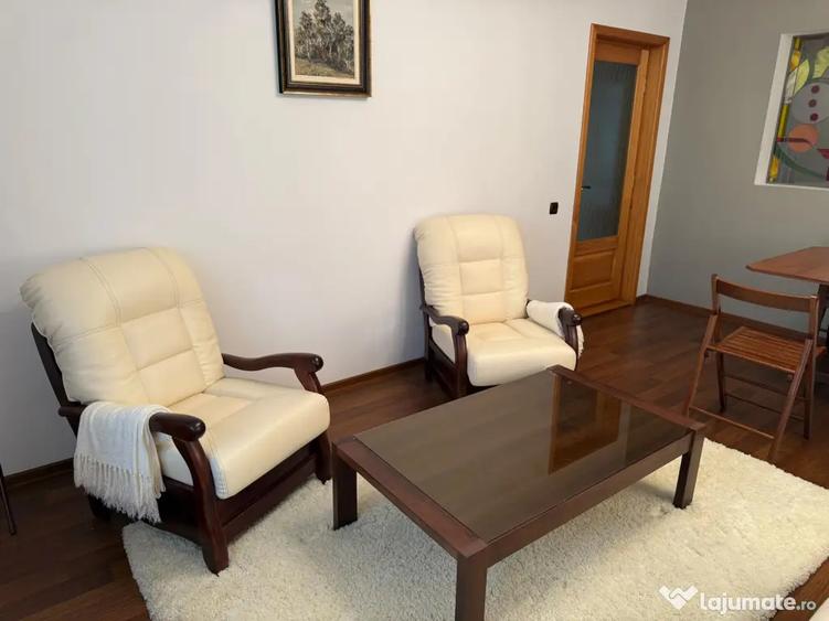 Apartament cu 3 camere decomandat în Central