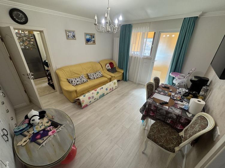 Apartament cu 2 camere semidecomandat, mobilat în Tomis Mall