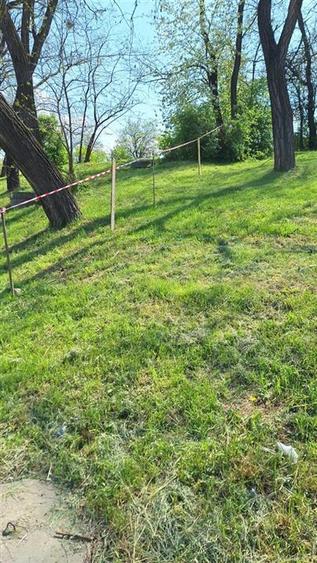 Teren construcție, în Est