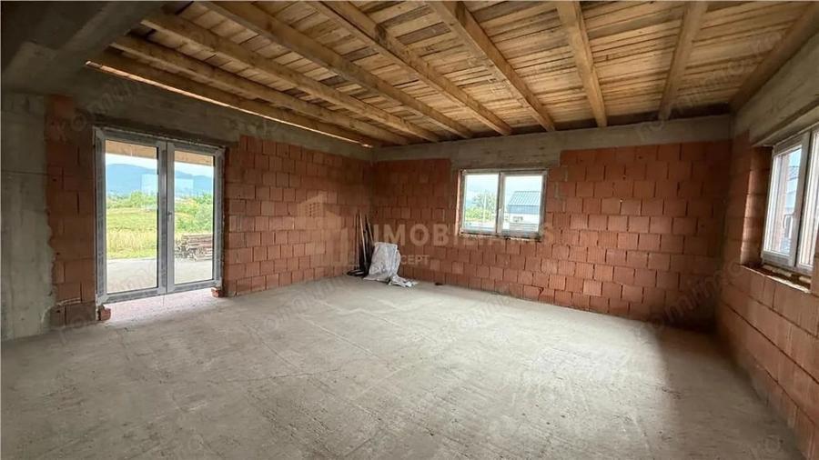 Casă cu Teren 800 Mp în Mocira