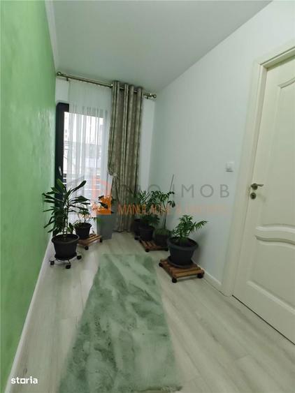 Casă cu 6 camere decomandat cu Canalizare în Micro 5