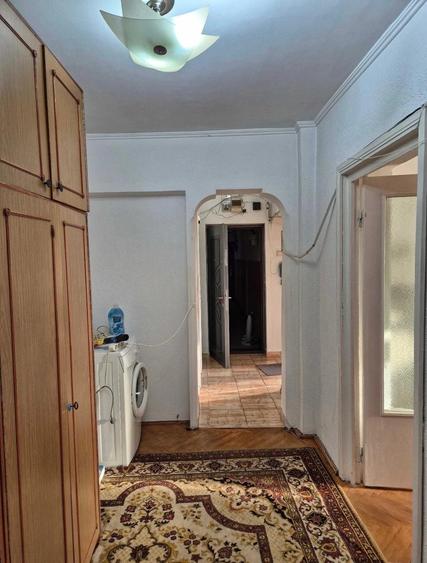 Apartament cu 3 camere decomandat în Păcurari