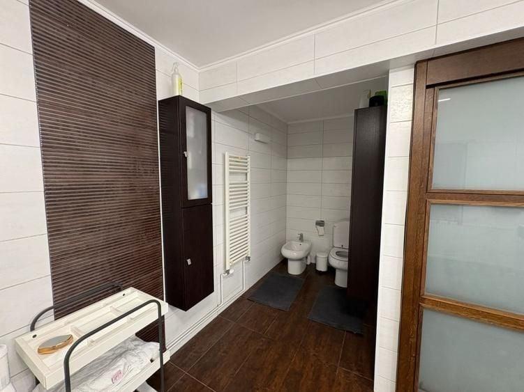 Apartament cu 3 camere decomandat în Casa de Cultură