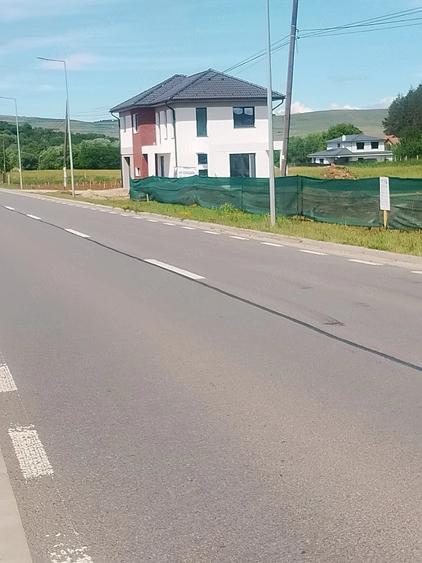 Teren de 1400 mp, în Luna