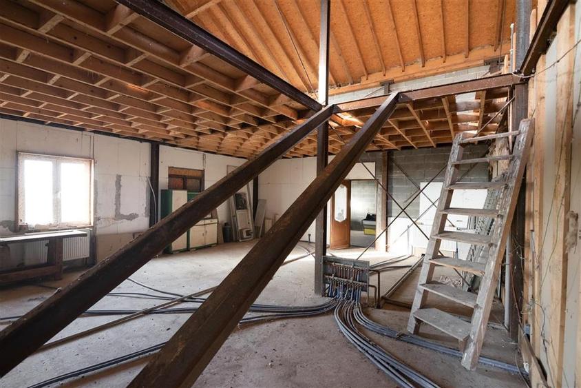 Casă individuală cu 4 camere cu Teren 9722 Mp în Inand