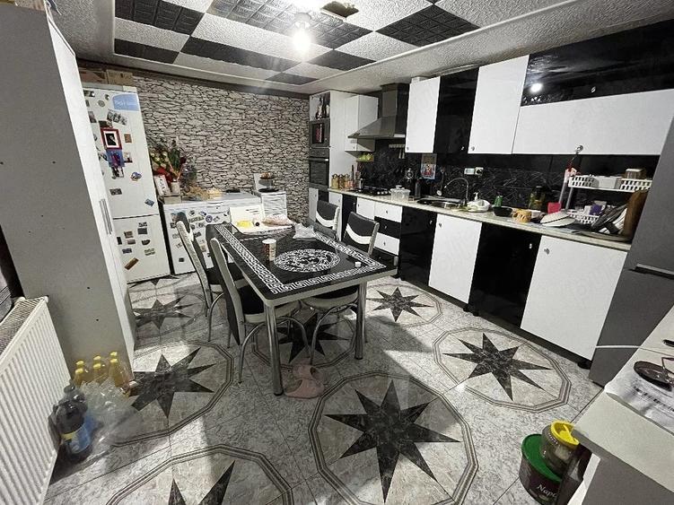 Casă cu 3 camere cu Teren 350 Mp în Central