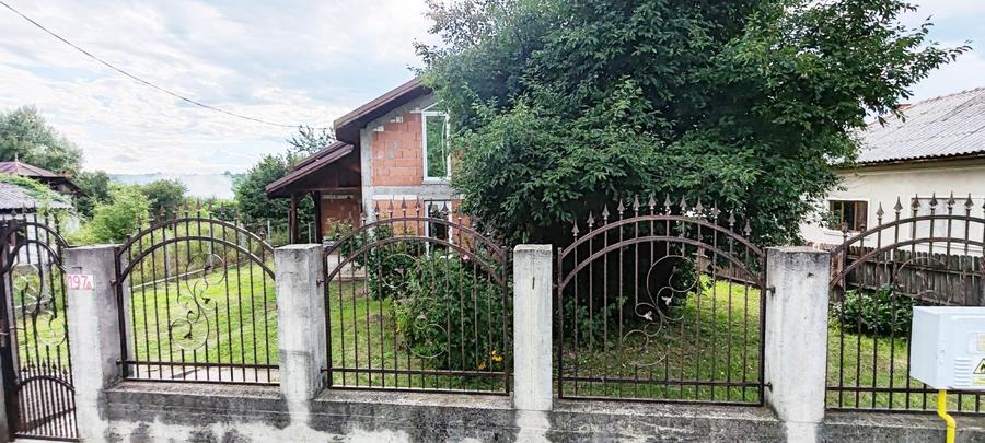 Casă individuală cu 4 camere cu Teren 2446 Mp în Manga