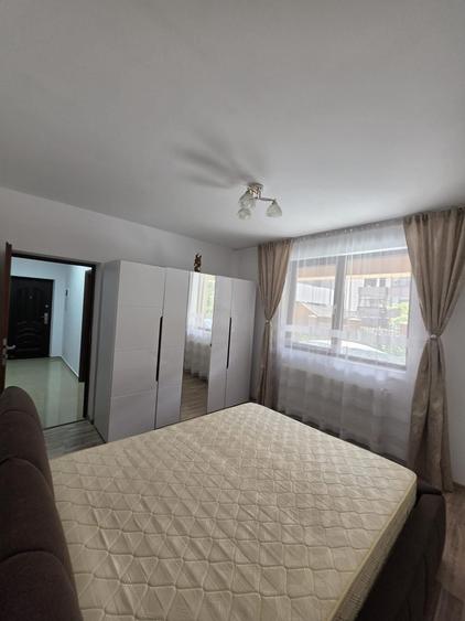 Apartament cu 3 camere decomandat în Apusului