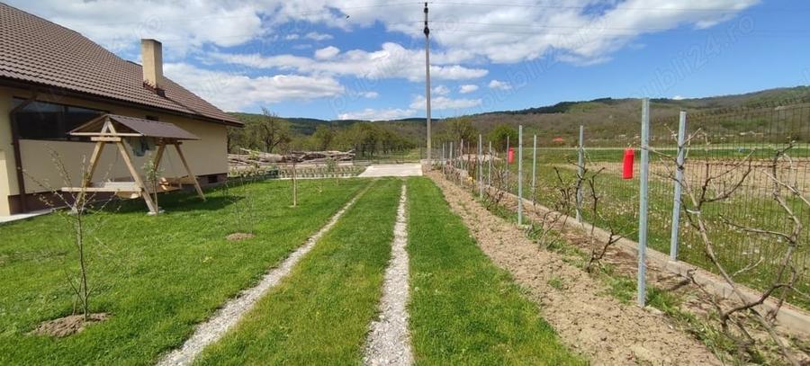 Casă cu 4 camere cu Teren 2000 Mp în Predești