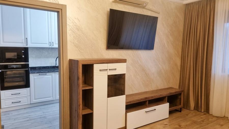 Apartament cu 3 camere, mobilat în Băneasa