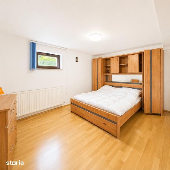 Casă cu 8 camere cu Teren 750 Mp în Central