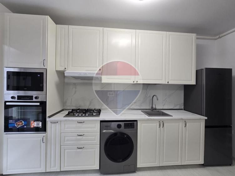 Apartament cu 2 camere semidecomandat, mobilat în Apărătorii Patriei