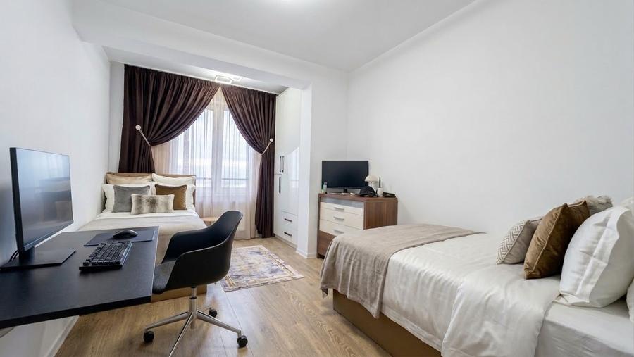 Apartament cu 3 camere decomandat în Tractorul