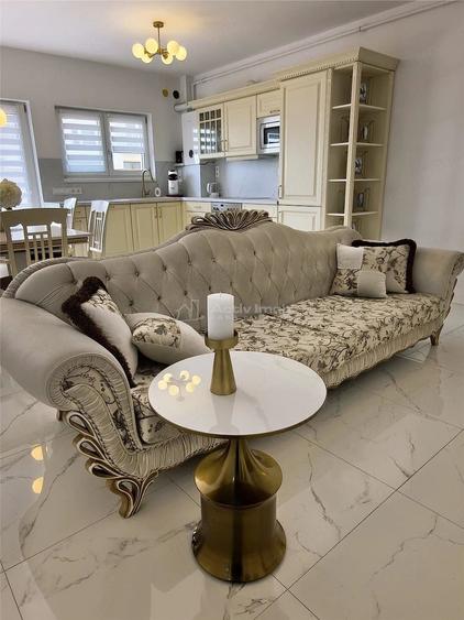 Apartament cu 3 camere semidecomandat în Periferie