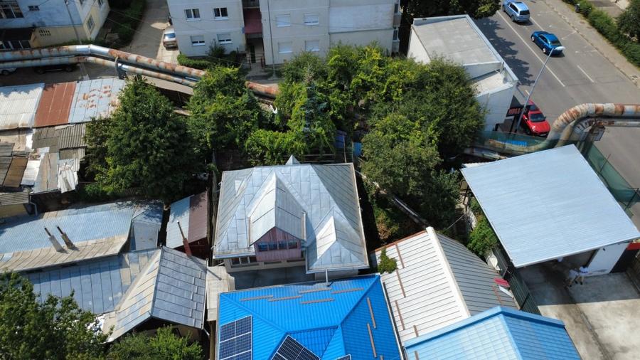 Casă individuală cu 9 camere cu Canalizare în Alecu Russo