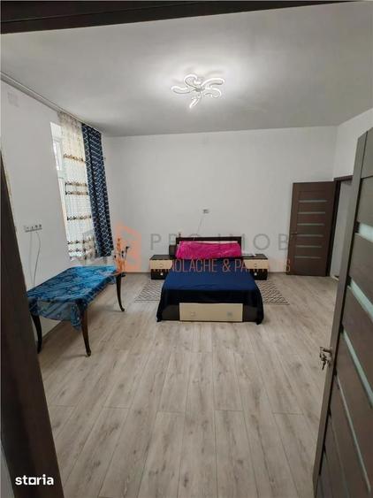 Casă cu 6 camere semidecomandat cu Teren 811 Mp în Central