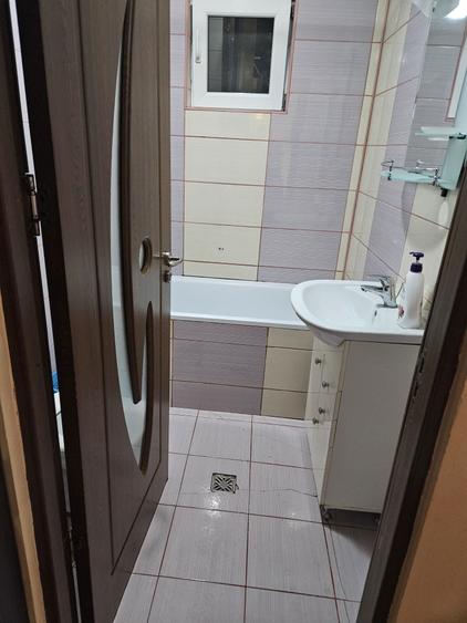 Apartament cu 3 camere semidecomandat în George Enescu