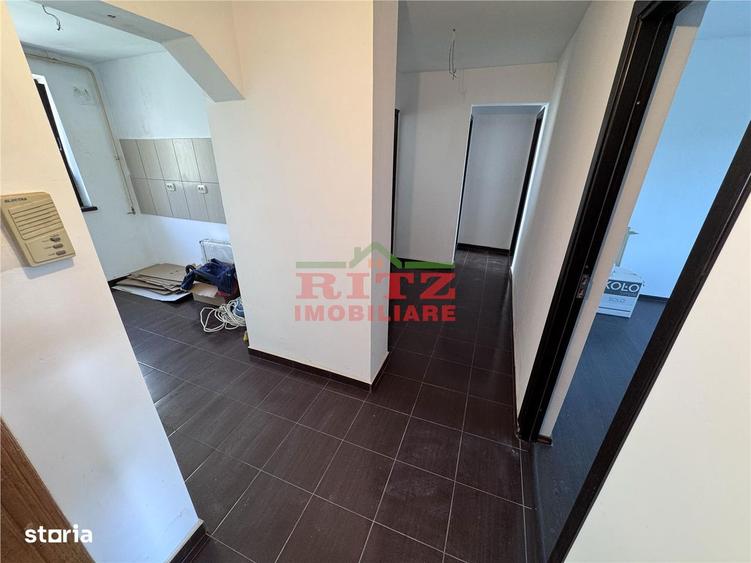 Apartament cu 4 camere decomandat în Crișan