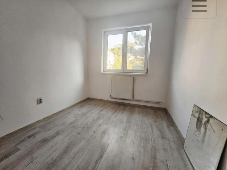Apartament cu 3 camere semidecomandat, mobilat în Timpuri Noi