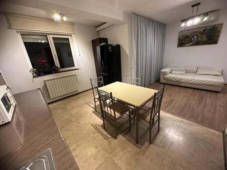 Apartament cu 3 camere decomandat în Ghencea