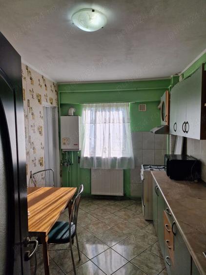 Apartament cu 4 camere decomandat în Central