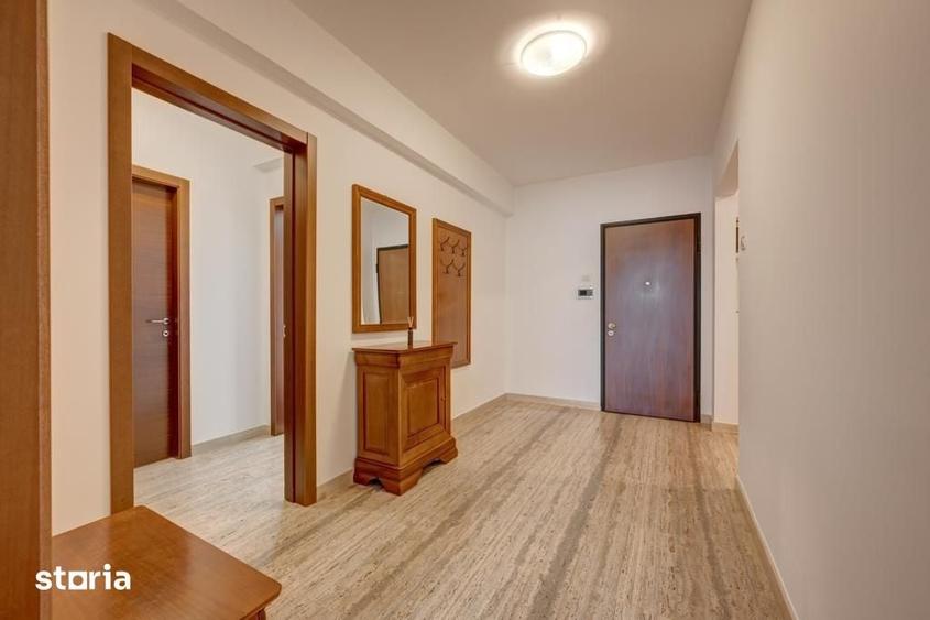 Apartament cu 4 camere în Romană